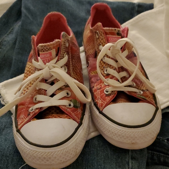 LATTICE & ROSES CONVERSE TENNIS SHOES - Picture 2 of 10